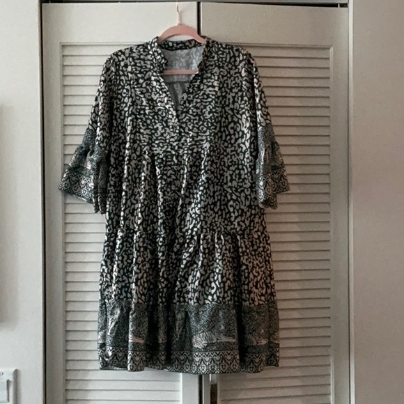 Trendy Boutique Green and White Patterned Dress - Picture 1 of 1